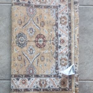 Elegant Patterned Runner